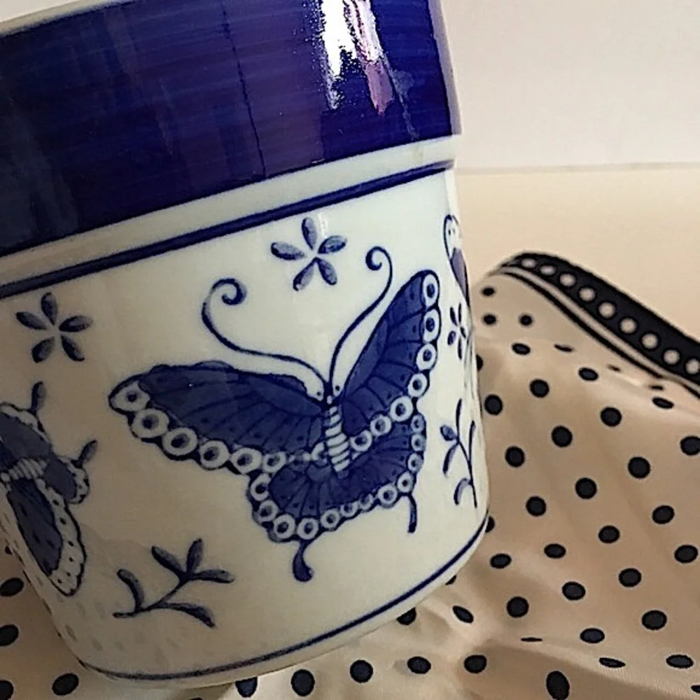 Vintage Retro Mod Farmhouse Asian Blue White Ceramic Butterfly Pot vase